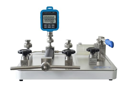 Bomba manual de alta presión para medios de trabajo 25 Transformador de aceite Rango de presión 0-2500 bar