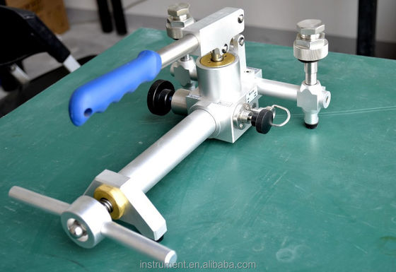 Pampilla manual de calibración del manómetro HS703 personalizada y versátil -0,95-60 bar