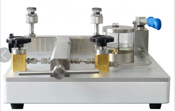 25 Bomba manual de 2500 bar compatible con el aceite de transformador para aplicaciones de alta presión
