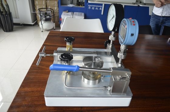 25 Bomba manual de 2500 bar compatible con el aceite de transformador para aplicaciones de alta presión